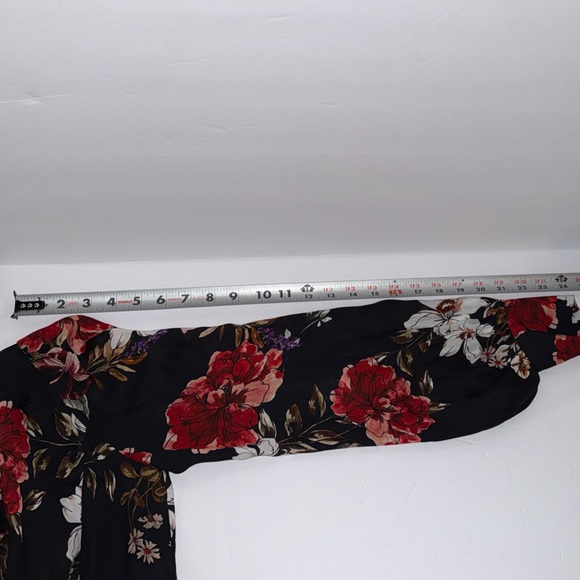NICHOLAS Black Red Floral 100% Silk Keyhole Button Up Blouse Women’s Size XS/S* - Picture 13 of 15